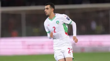 يوسف بلعمري يشعل هجومًا ناريًا ضد الرجاء المغربي