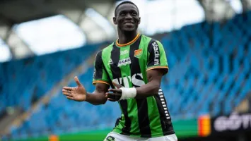 مهاجم جديد يوقف مفاوضات الأهلي مع دياباتي.. ولاعب غيني على الطاولة