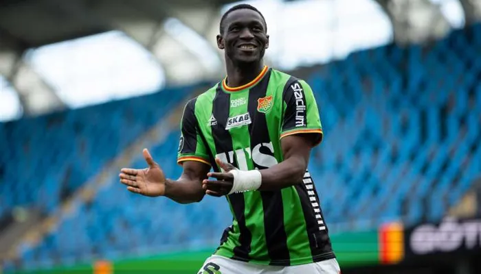 مهاجم جديد يوقف مفاوضات الأهلي مع دياباتي.. ولاعب غيني على الطاولة