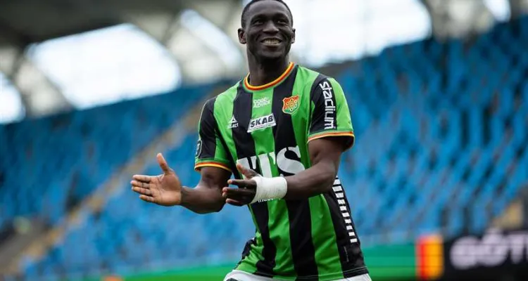 مهاجم جديد يوقف مفاوضات الأهلي مع دياباتي.. ولاعب غيني على الطاولة