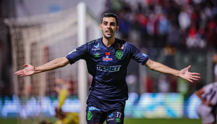 رفض عرضًا قويًا واختار الأهلي.. كيف اقترب بلعمري من القلعة الحمراء؟