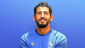 أبو تريكة ومتعب في المقدمة.. أحمد حجازي يكشف مهارات اللاعب المصري المثالي