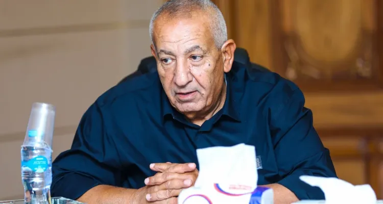 كامل أبو علي يوجه نداء إلى محمود الخطيب: أنت كبيرنا