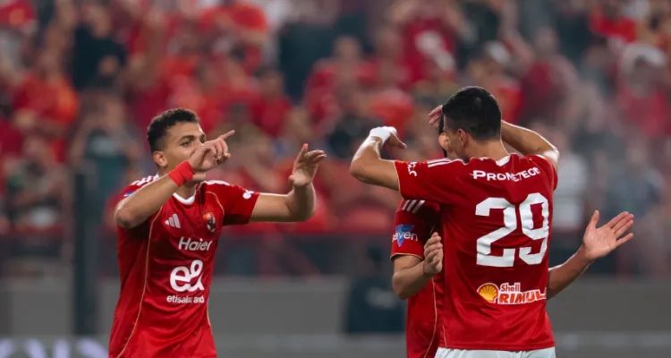 بالفيديو| طاهر محمد طاهر يمنح الأهلي التقدم بهدف أول أمام سيراميكا كليوباترا