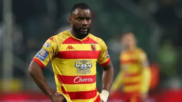 تطور جديد.. المهاجم الكونغولي بولولو يصدم الأهلي