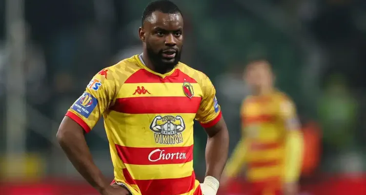 تطور جديد.. المهاجم الكونغولي بولولو يصدم الأهلي