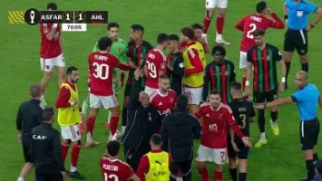 عاجل.. كاف يوقع عقوبات صارمة على الجيش الملكي بسبب شغب مباراة الأهلي