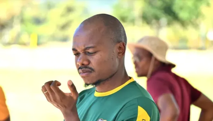 قبل مباراة مصر وجنوب إفريقيا .. قصة أزمة  بروس مع الأهلي بسبب بيرسي تاو