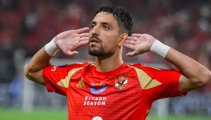 طرد طاهر محمد طاهر في مباراة الأهلي أمام المصرية للاتصالات