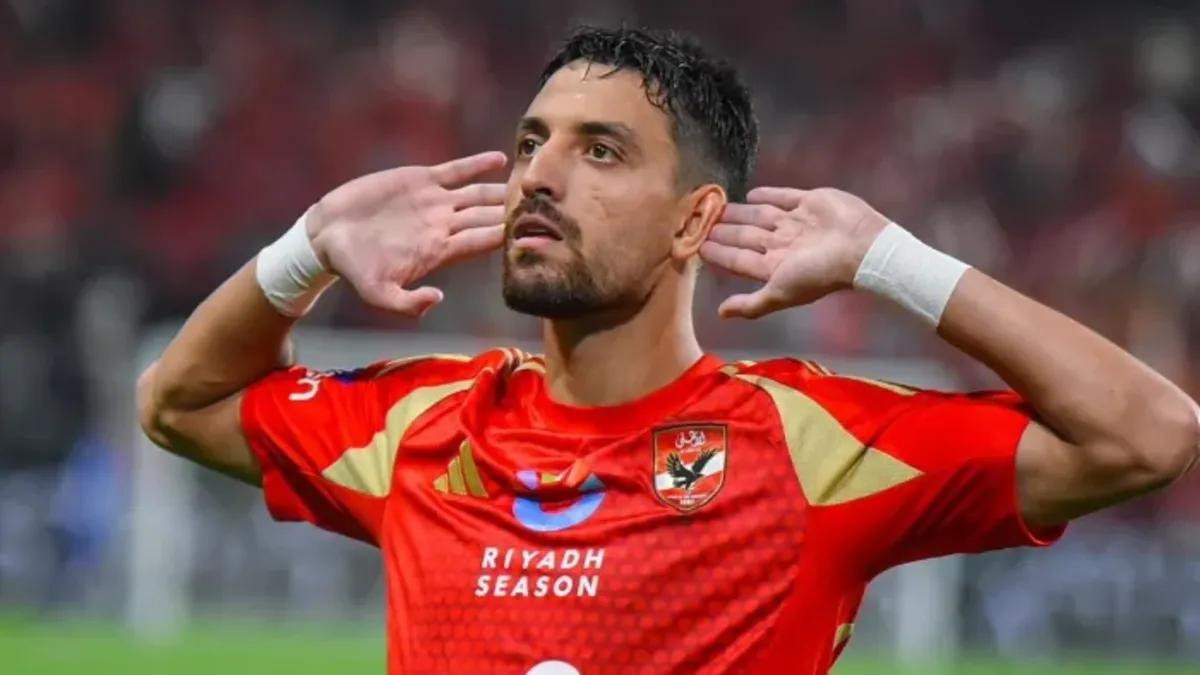 طرد طاهر محمد طاهر في مباراة الأهلي أمام المصرية للاتصالات