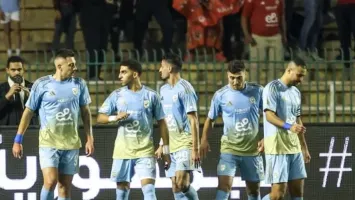 فيديو | لاعب الأهلي يغادر ملعب مباراة المصرية للاتصالات مصابًا