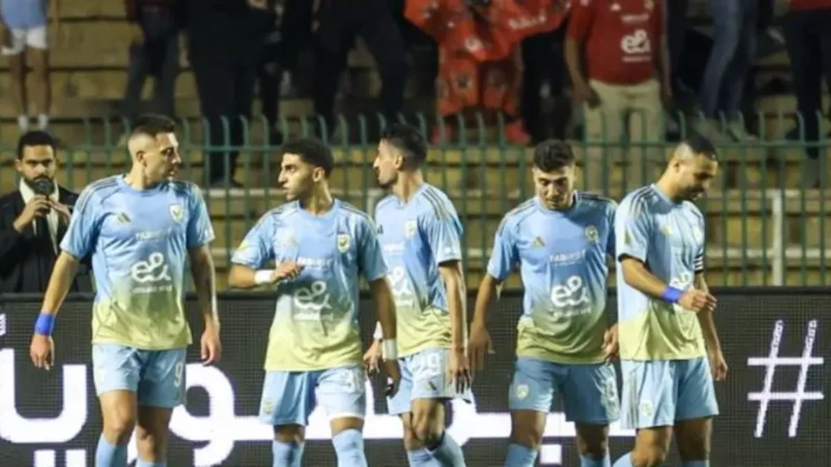 فيديو | لاعب الأهلي يغادر ملعب مباراة المصرية للاتصالات مصابًا