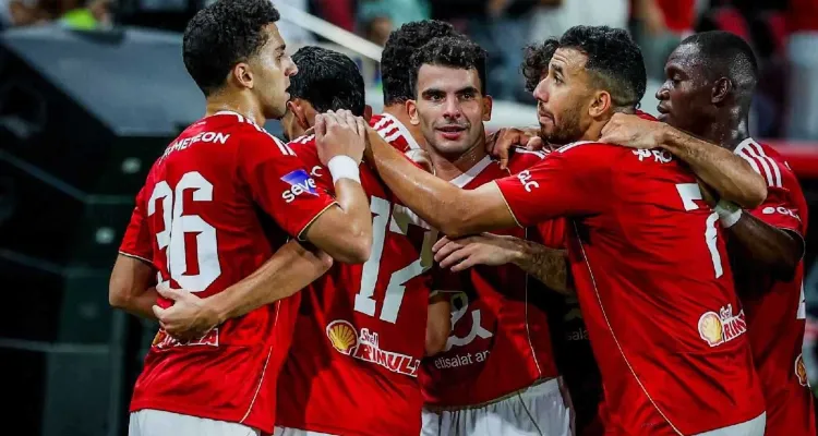 الأهلي يضع النقاط على الحروف… لاعب الفريق يمدد عقده لعامين