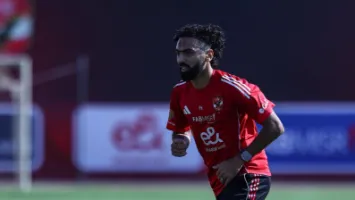 مفاجأة في ملف تجديد عقد حسين الشحات مع الأهلي