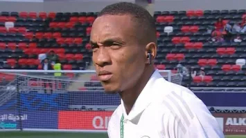 رد مفاجئ من الجزائري أشرف عبادة بشأن مفاوضات الأهلي