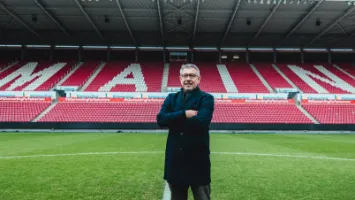 بعد ارتباط اسمه بـ الأهلي .. أورس فيشر يقود ماينز الألماني ويرافقه مساعد ريبيرو