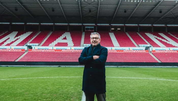 بعد ارتباط اسمه بـ الأهلي .. أورس فيشر يقود ماينز الألماني ويرافقه مساعد ريبيرو