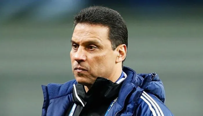 بعد أنباء مفاوضات الأهلي.. حسام البدري يوجه طلبًا ويشيد بلاعب الأحمر