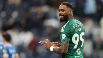 "ذا صن": إيفان توني في مران الأهلي بـ"التتش"