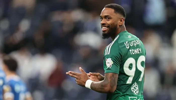 "ذا صن": إيفان توني في مران الأهلي بـ"التتش"