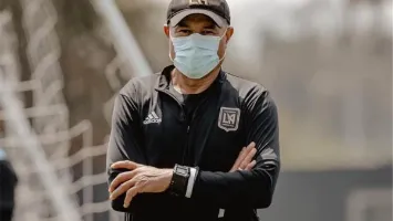 زكي عبد الفتاح يكشف لـ "صوت الأهلي" نقطة الضعف أمام مودرن..ويدافع عن ريبيرو