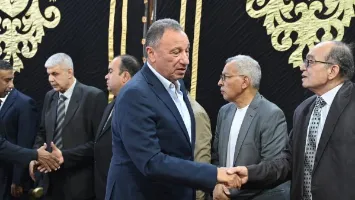 بالصور | الخطيب ونجوم الأهلي في عزاء والد العامري فاروق