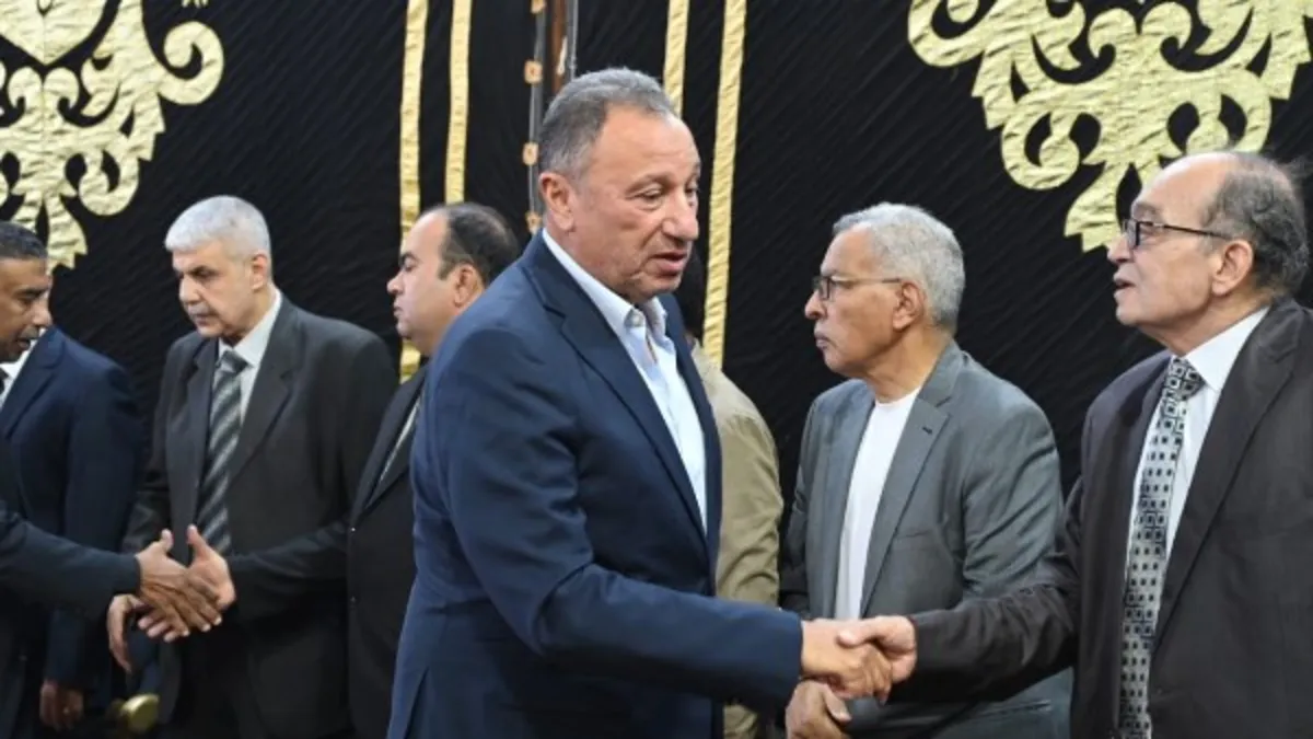 بالصور | الخطيب ونجوم الأهلي في عزاء والد العامري فاروق