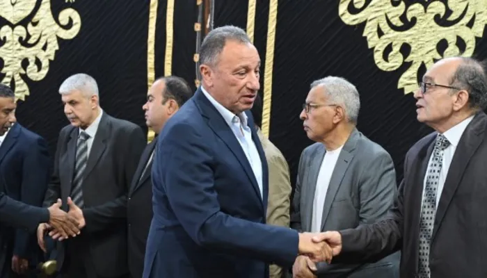 بالصور | الخطيب ونجوم الأهلي في عزاء والد العامري فاروق