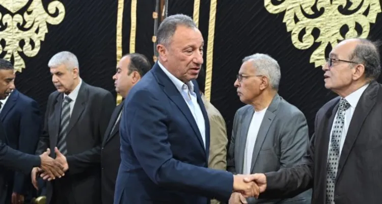 بالصور | الخطيب ونجوم الأهلي في عزاء والد العامري فاروق