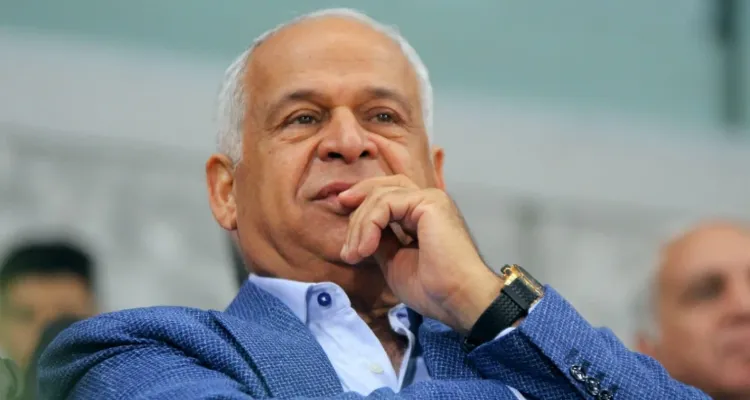 رئيس سموحة يكشف موقفه من التعاقد مع لاعب الأهلي السابق