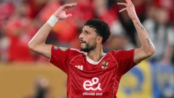 أزمة وسام أبو علي تتصاعد.. نظام فيفا يصدم الأهلي بشأن البطاقة الدولية