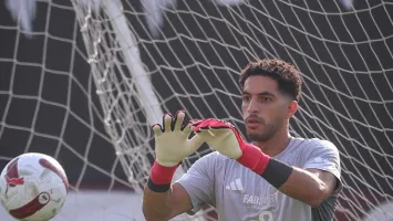 نجم الأهلي السابق يدافع عن مصطفى شوبير بعد خطأه أمام مودرن سبورت