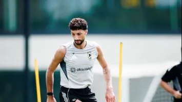 الأزمة مستمرة.. كولومبوس يواصل استفزاز الأهلي عن طريق وسام أبو علي