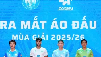 نام دينه الفيتنامي يعلن تعاقده مع محترف الأهلي السابق