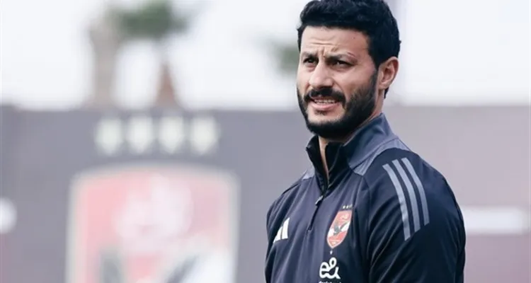 الخطيب قد يحضر.. الأهلي يتجه إلى كفر الشيخ لعزاء والد الشناوي