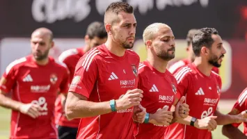 يعتمد عليها رونالدو.. سر ارتداء لاعبي الأهلي أساور اليد