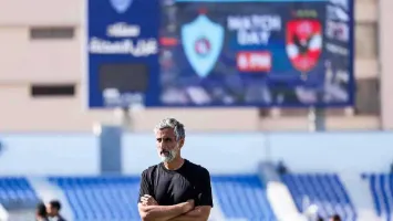 فيديو | توتر ريبيرو وحزن اللاعبين.. ما لم ترصده الكاميرات في مباراة الأهلي وغزل المحلة