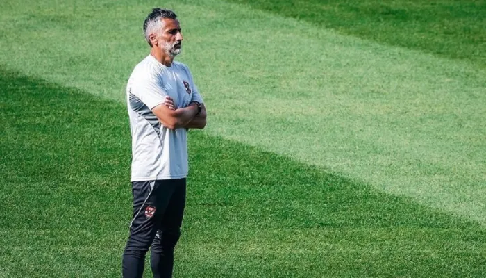 بديل ريبيرو.. الأهلي يراقب مرشح "مفاجأة" من الدوري المصري