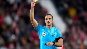 خطوة عاجلة من بيراميدز ضد حكم مباراة الأهلي