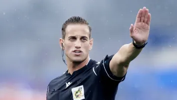 اتحاد الكرة يشعلها.. الموقف النهائي لحكم مباراة الأهلي وبيراميدز