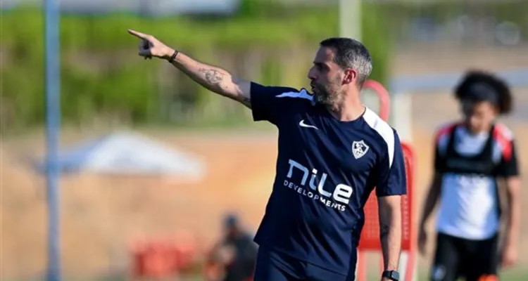 قبل غلق القيد بساعات.. الزمالك يدخل في مفاوضات متقدمة مع لاعب الأهلي السابق