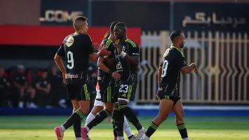 قبل غلق القيد بساعات.. عرضان للاعب الأهلي للرحيل عن الفريق