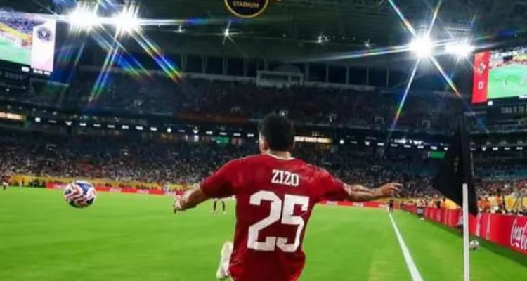 فيديو | "كابوسك وبيغيظك".. هتافات مدوية من جماهير الأهلي لـ زيزو قبل مباراة مودرن سبورت