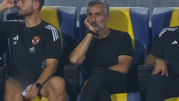 قناة الأهلي تنتقد ريبيرو: ظلم زيزو.. وأفقد الأحمر الفوز بتكتيك وتغييرات خاطئة