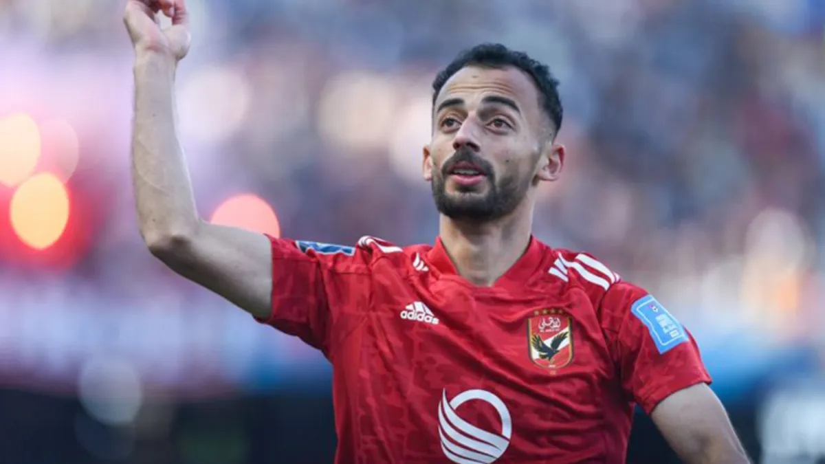 تطور جديد يقرب أحمد عبد القادر من البقاء مع الأهلي.. وترحيب برحيل مدافع الفريق
