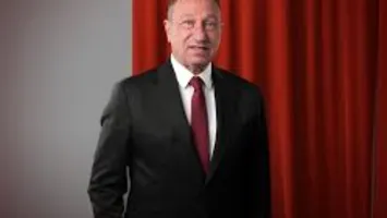 مدرب إسباني جديد على طاولة مجلس الأهلي