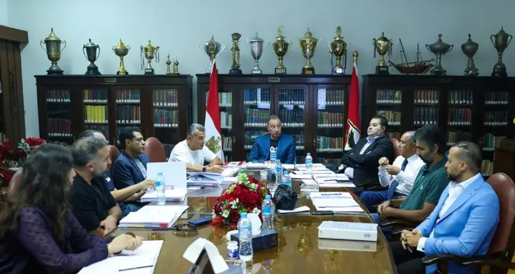 تفاصيل اجتماع مجلس إدارة الأهلي قبل إعلان اعتذار الخطيب