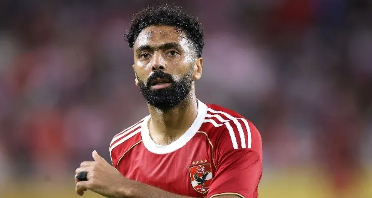 عرض الاتحاد الليبي يضع حسين الشحات على مفترق طرق مع الأهلي