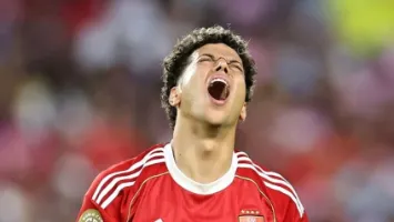 حالة طارئة في الأهلي.. تحليل دم شامل بعد إصابة عاشور