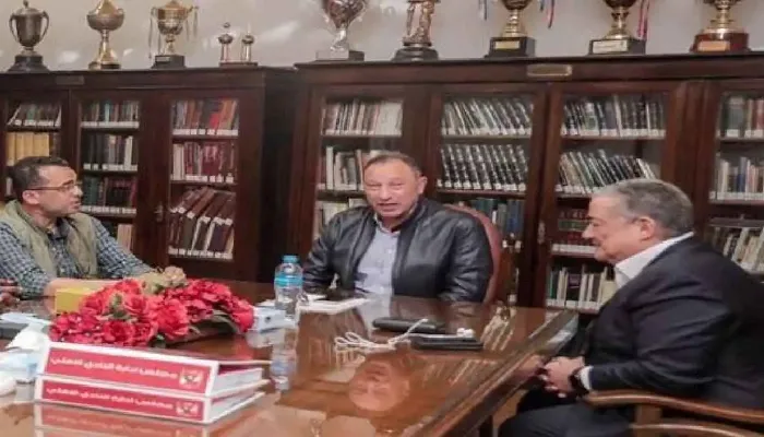 كواليس زيارة الخطيب لـ ياسين منصور.. هل يعود لرئاسة الأهلي؟